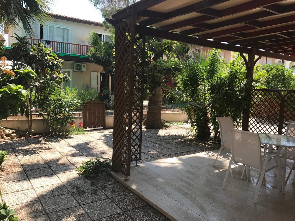 Maria Petros Beach Houses Villa Perivolia Bagian luar foto